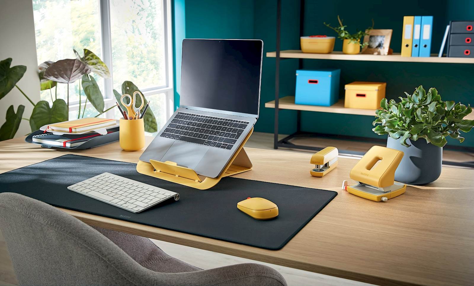 Leitz Cosy Desk Mat podloga, siva, 80 x 40 cm - slika 4